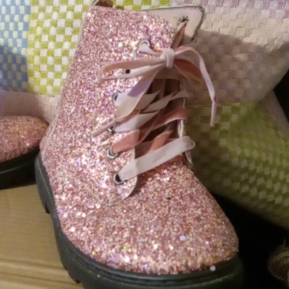 Olivia Miller Girl boots - Picture 3 of 3